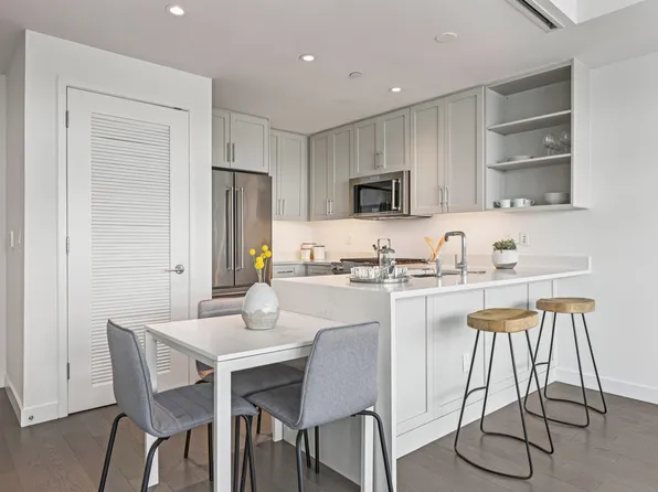 800 Avenue At Port Imperial image 6 of 28