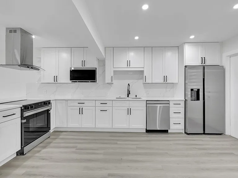 3050 N Palm Aire Dr #704 — Photo 1