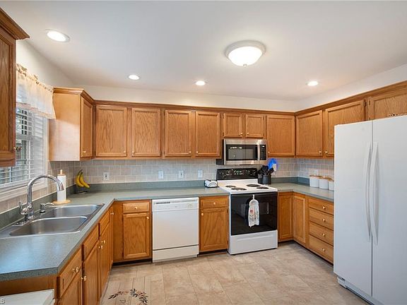 4th image of 110 Franklin Ave