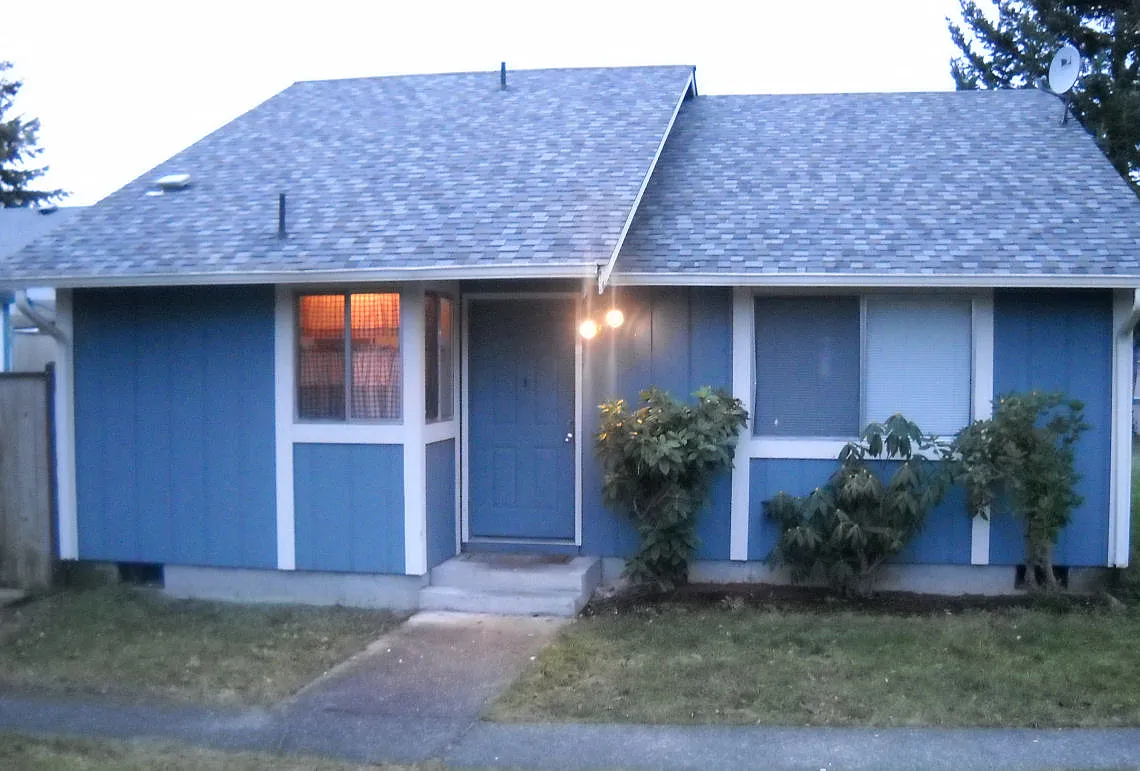 729 Salzburg Ln SE photo 1