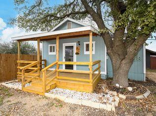 425 Palo Alto Dr, Von Ormy, TX 78073