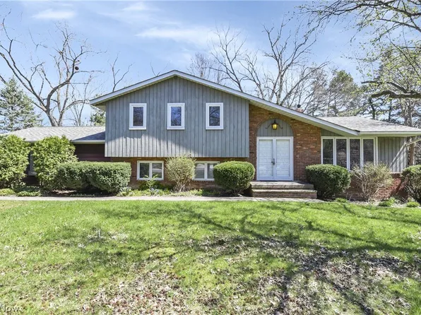 6555 Hunt Cir, Mayfield Village, OH 44143