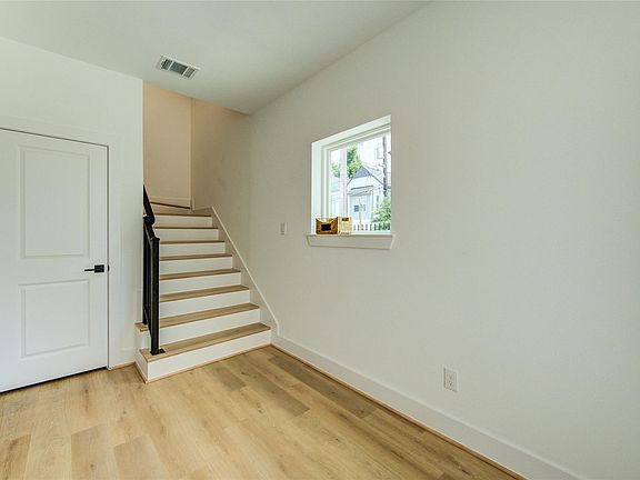 4th image of 4043 Buck St
