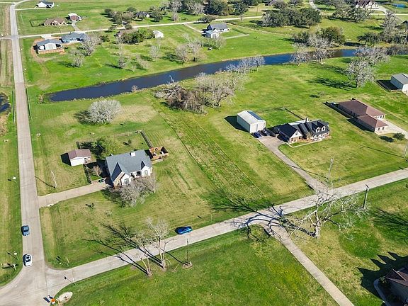 4th image of 819 Mill Rd
