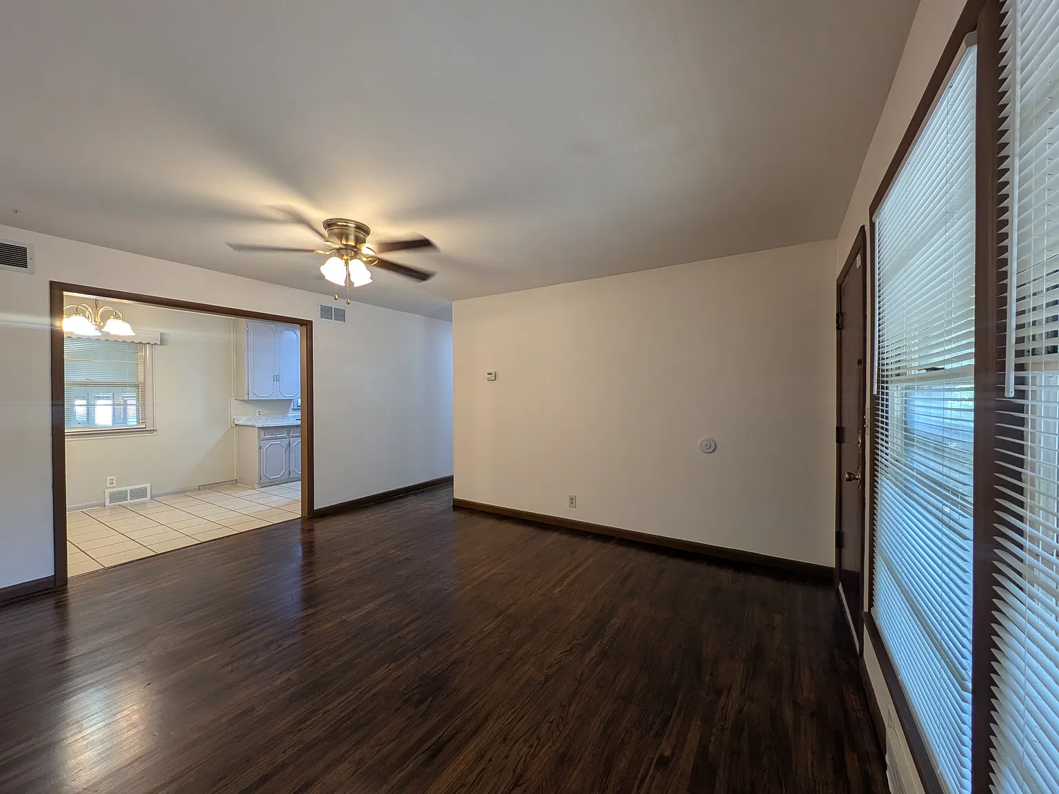 5 bed, 1470 sqft, $1,300 — Photo 2