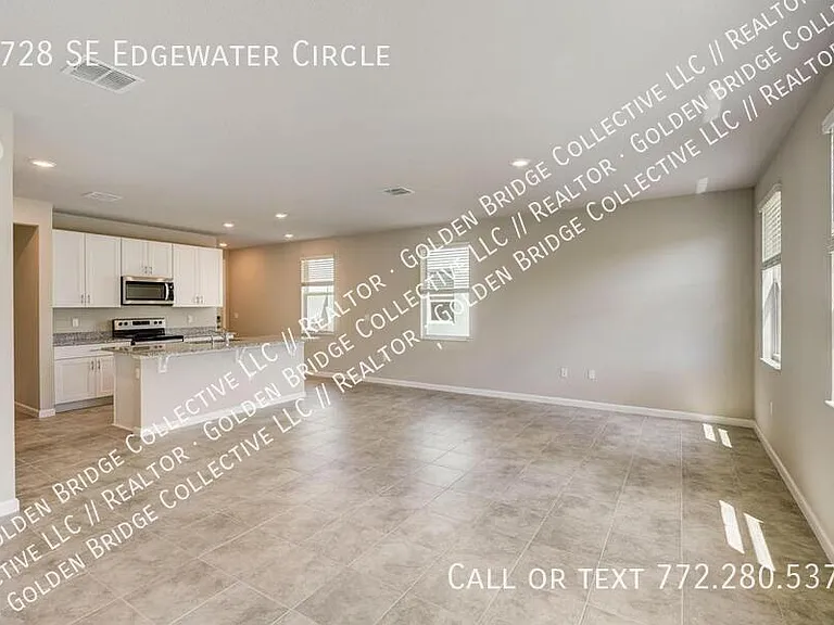 5728 SE Edgewater Cir — Photo 2
