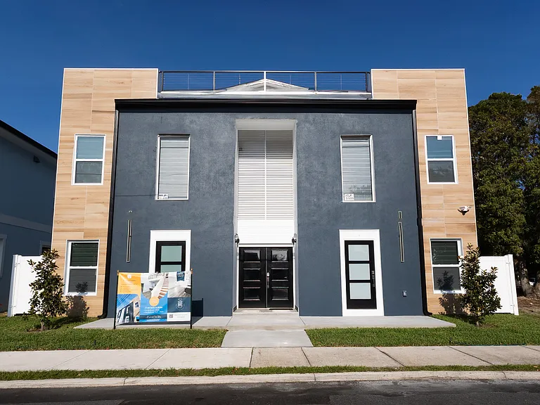 Main Building 6 apartments