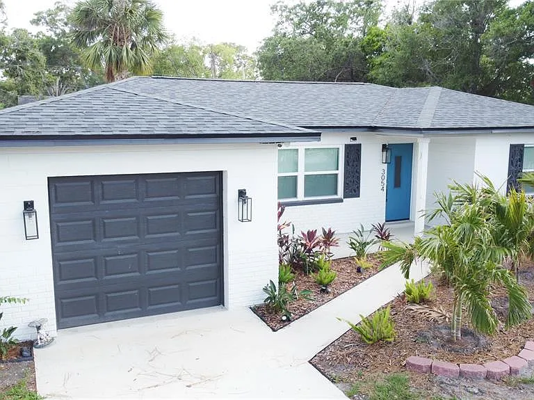3054 Adrian Ave — Photo 2