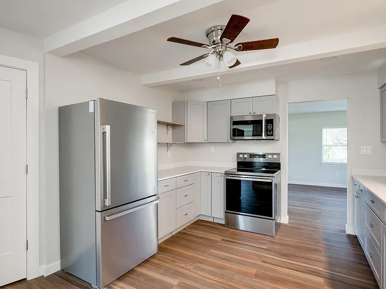 809 N West St — Photo 11