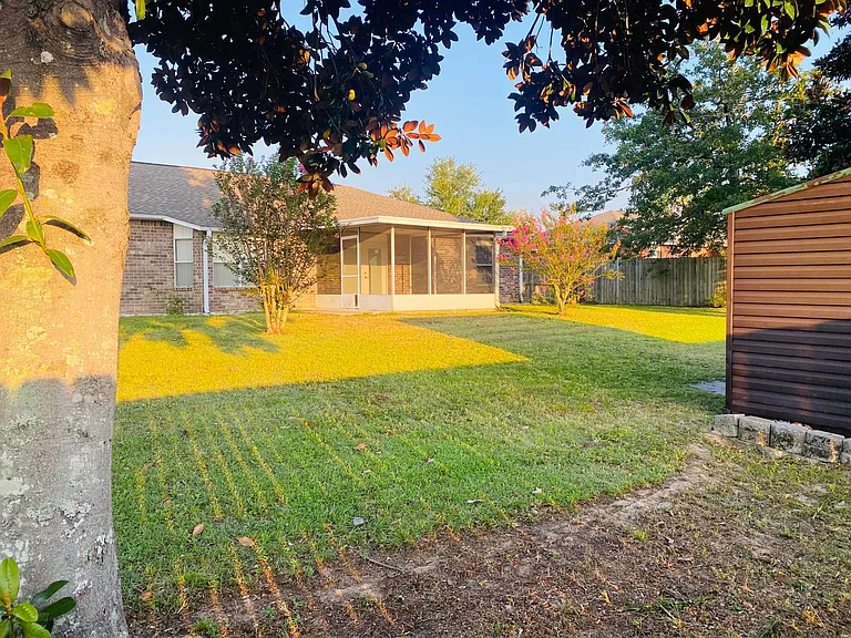 425 Mara Dr — Photo 2