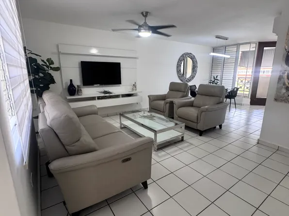 469 Avenue Esmeralda Cond Plz, Guaynabo, PR