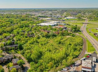 11143 N Warson Rd, Saint Louis, MO 63114