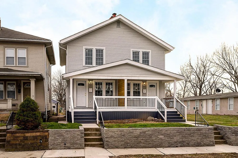 39 W Markison Ave — Photo 1