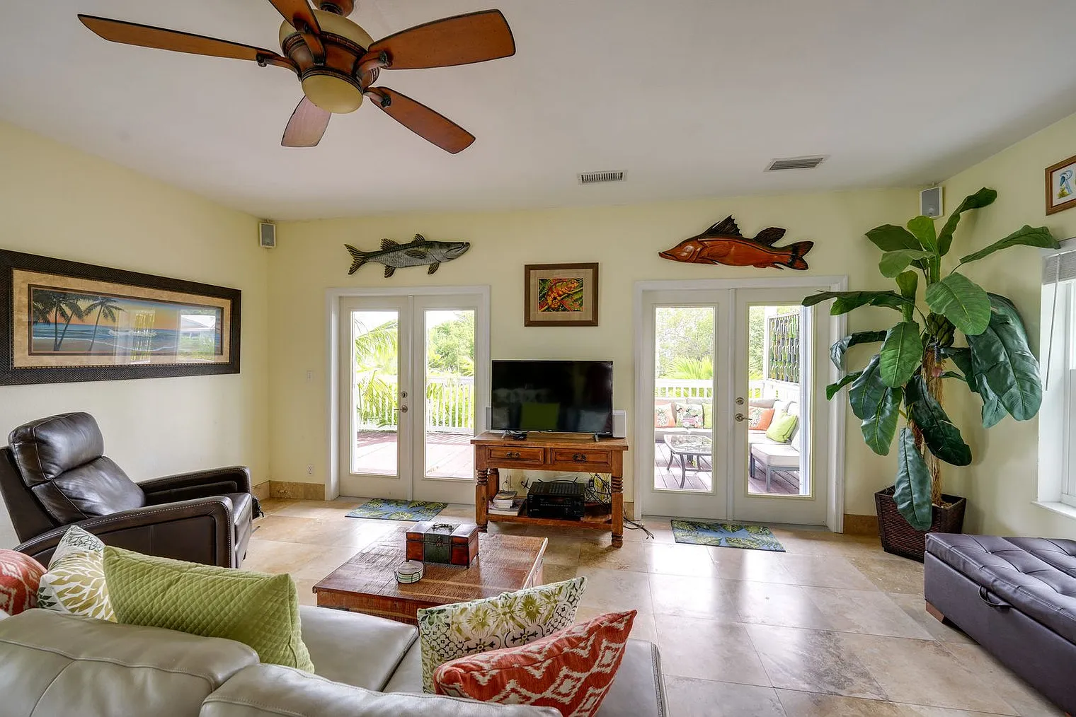 3 bed, 2.0 bath, 1388 sqft, $6,838 — Photo 2