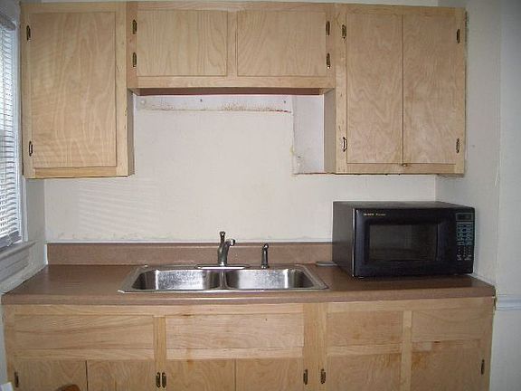 kitchen - overlooks park like backyard