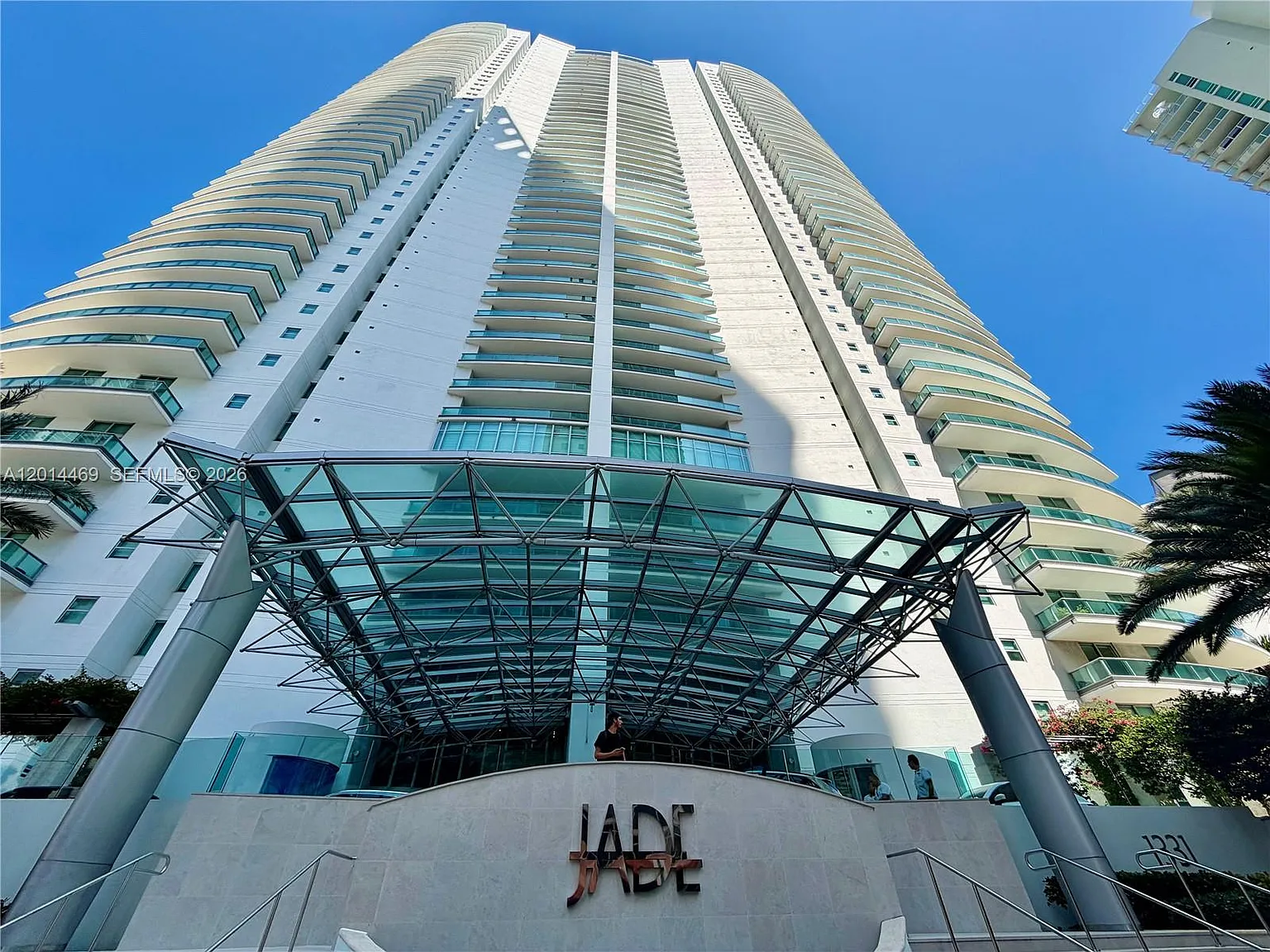 Jade Residences — Photo 1