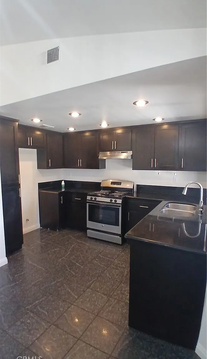 3 bed, 1423 sqft, $2,900 — Photo 4