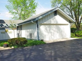 36 E Windsor Ct, Sugar Grove, IL 60554