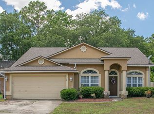 1586 Mountain Lake Dr W, Jacksonville, FL 32221