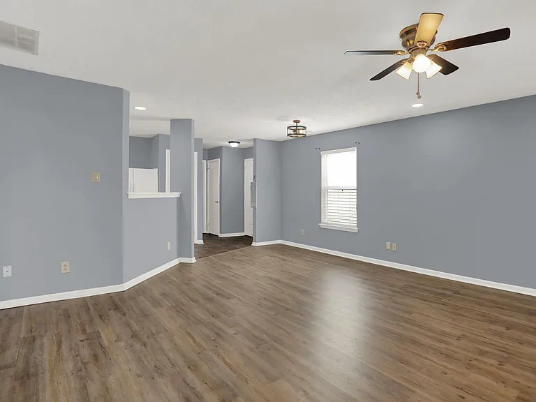 12674 Crescent Dr — Photo 2