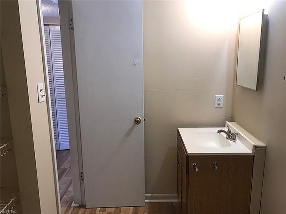 4th image of 3717 Turnpike Rd APT 104