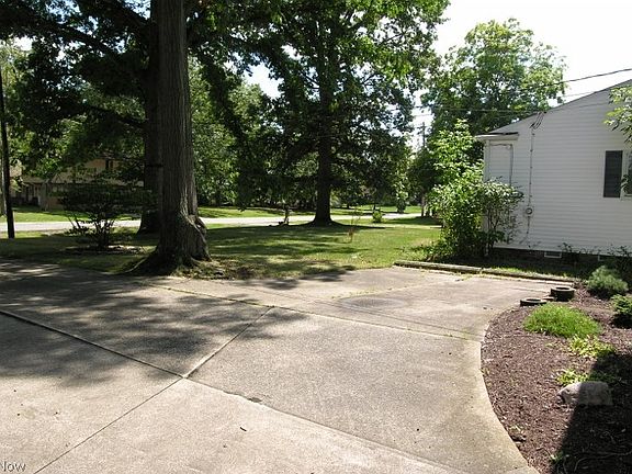 2nd image of 8308 Oxford Dr