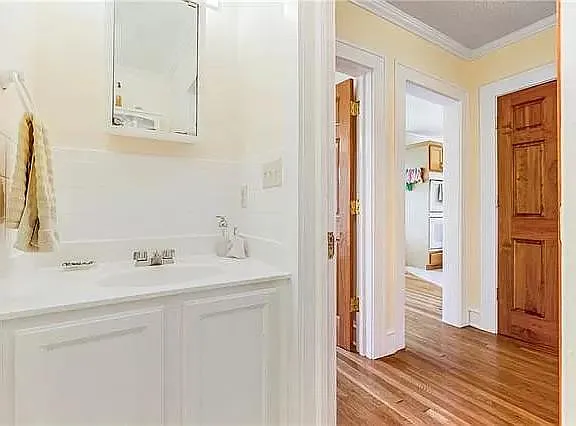 4938 Forest Ave — Photo 27