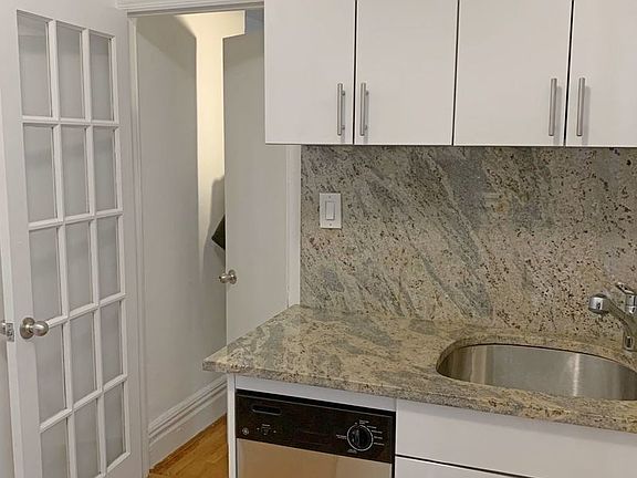 4th image of 240 W 15th St APT 14