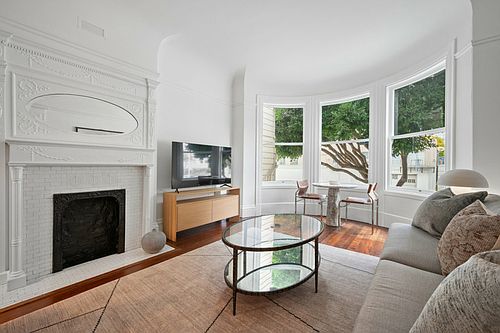 4th image of 2379 Jackson St