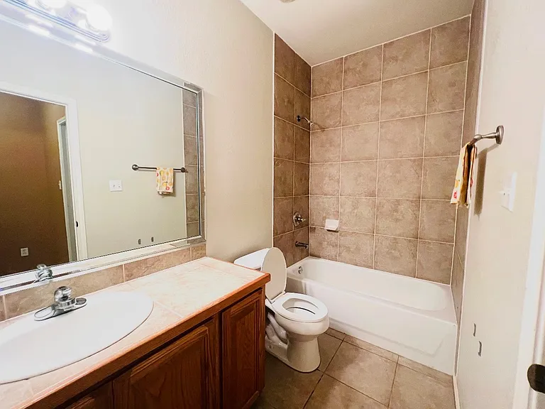 2822 Regency — Photo 9