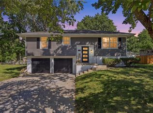 205 SW Kingscross Rd, Blue Springs, MO 64014