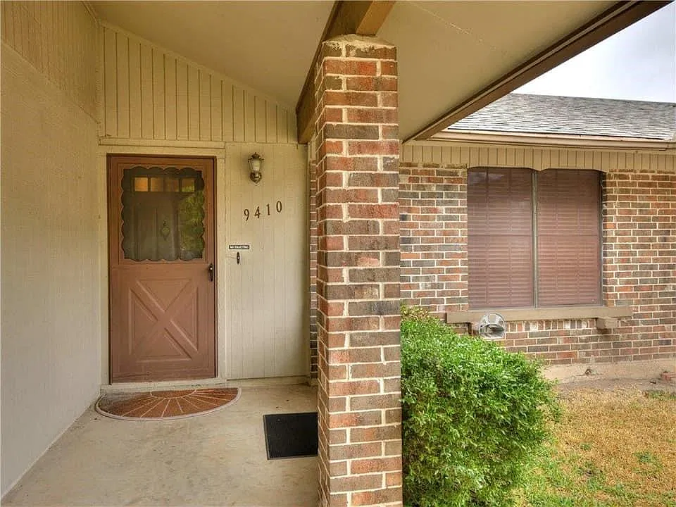 3 bed, 2.0 bath, 1652 sqft, $2,300 — Photo 2
