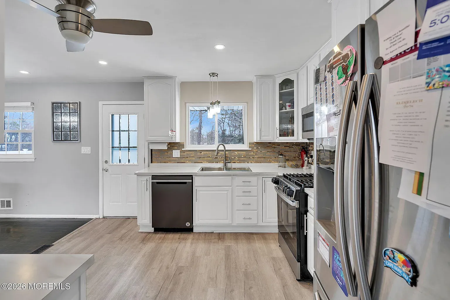 3 bed, 2176 sqft, $3,850 — Photo 3