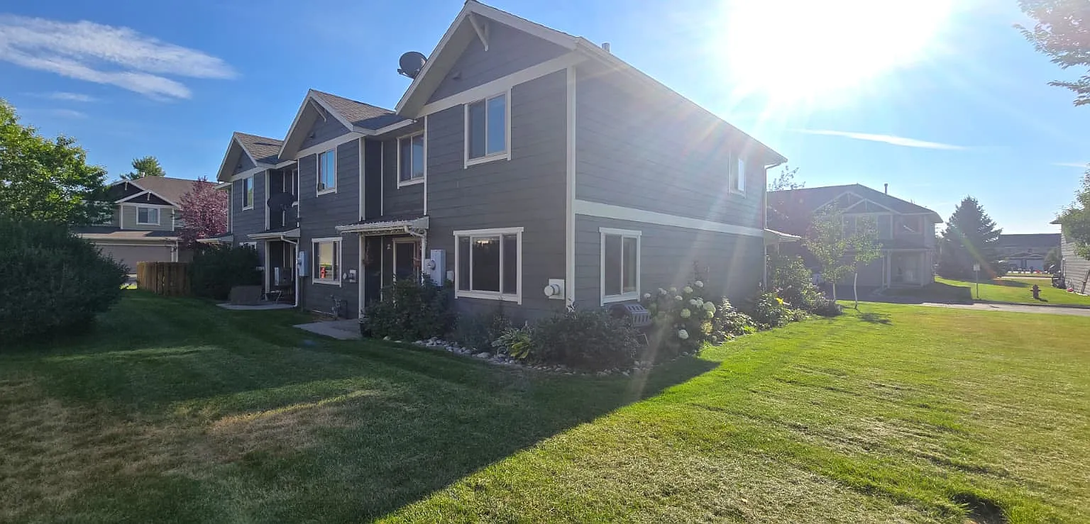 3 bed, 2.5 bath, 1350 sqft, $2,800 — Photo 3