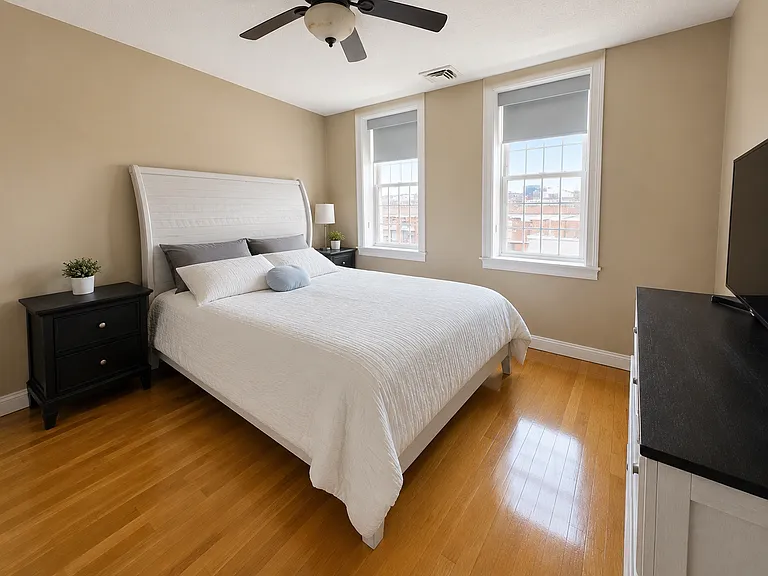 371 Hanover St #5 — Photo 4