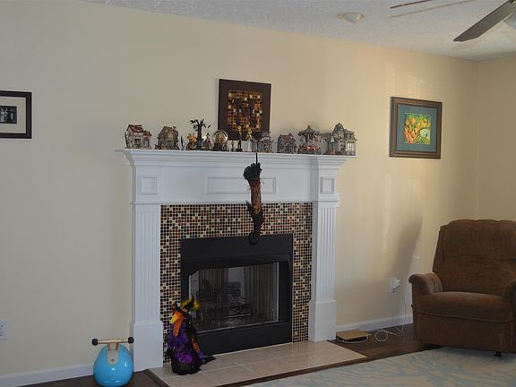 4th image of 1554 Jarratt Dr