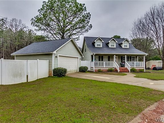 2nd image of 15453 Woodridge Ln