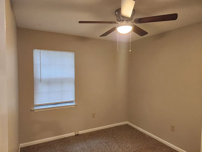 140 Windmill Ln — Photo 17