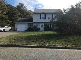 14 Pebble Way, Riverhead, NY 11901
