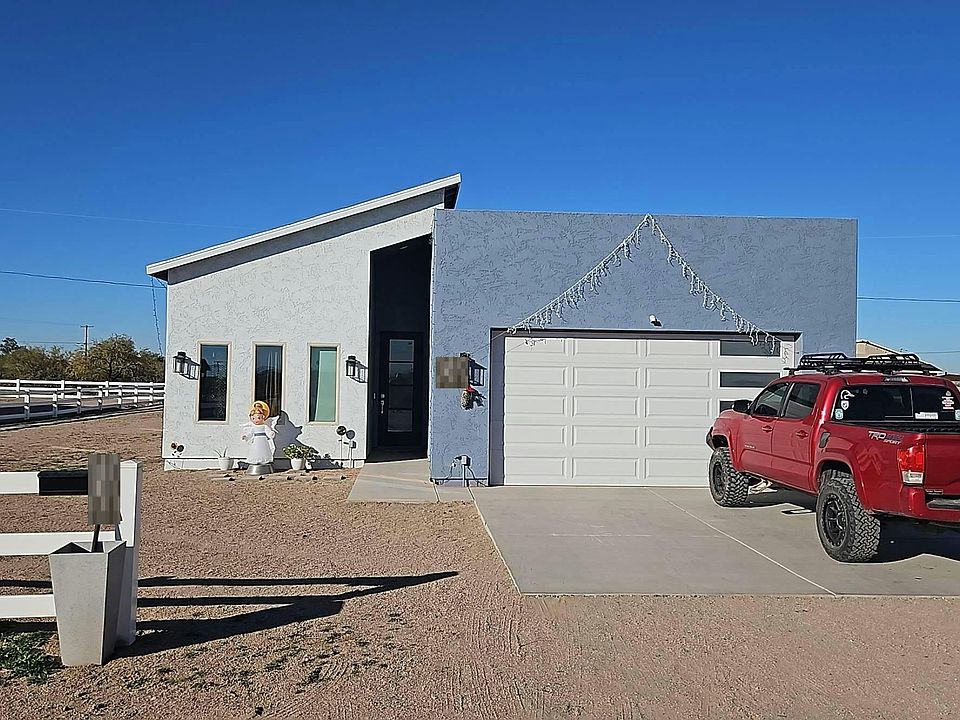 1st image of 4210 N Roble Cir