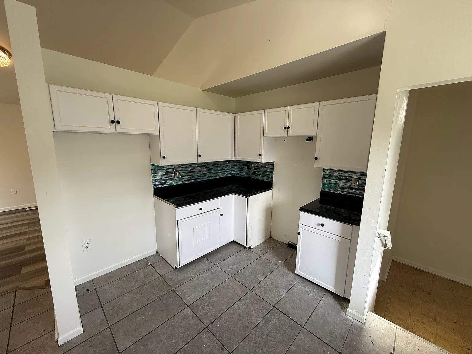 3 bed, 1270 sqft, $1,400 — Photo 3