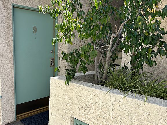 3rd image of 4432 Ensign Ave APT 8