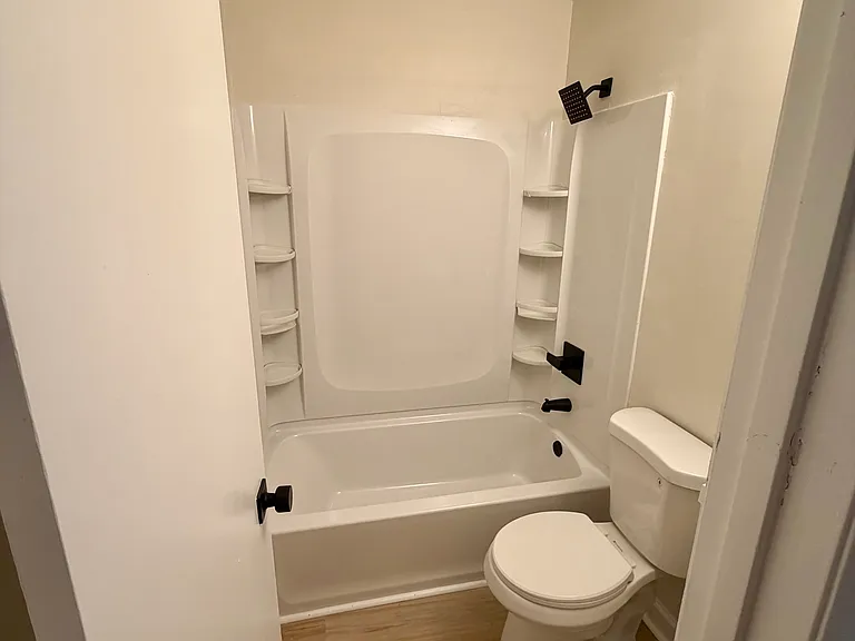 304 Osborne Pl #A — Photo 5