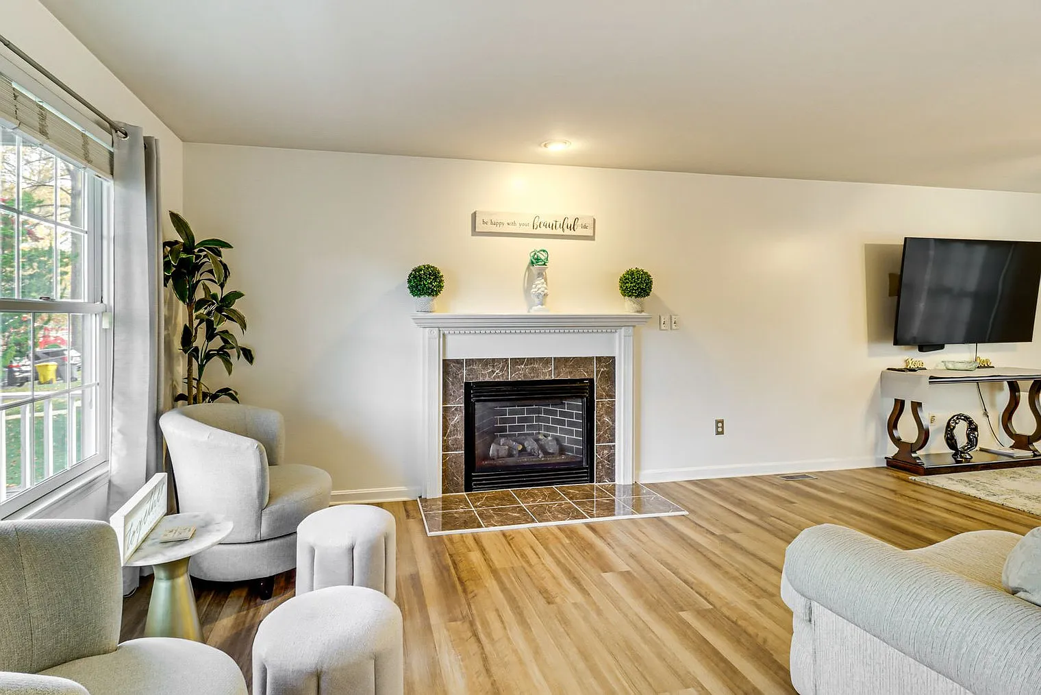 4 bed, 3.0 bath, 2895 sqft, $5,547 — Photo 3
