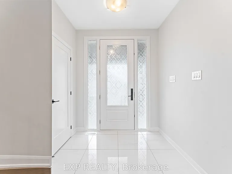 700 Coast Cir — Photo 2