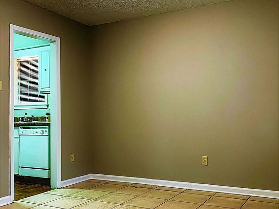 6359 Thornfield 8