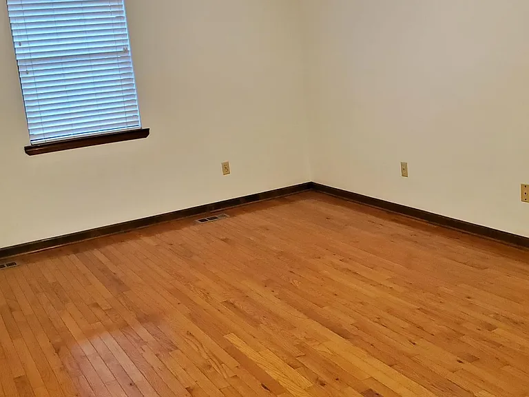 7001 Pauline Cir — Photo 33