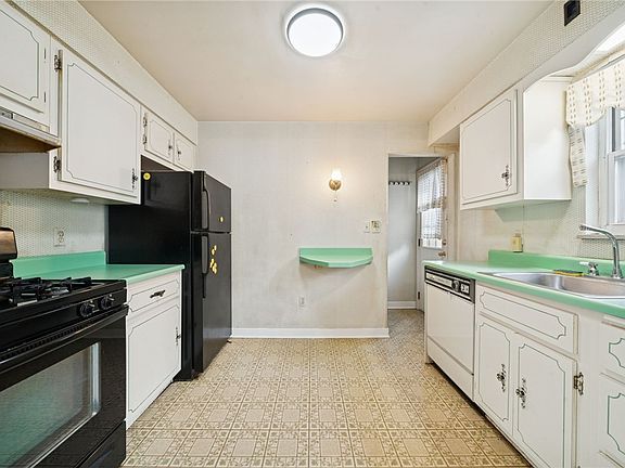 2nd image of 289 Evaline St