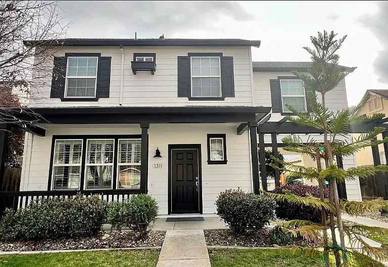1311 Gianna Ln — Photo 1