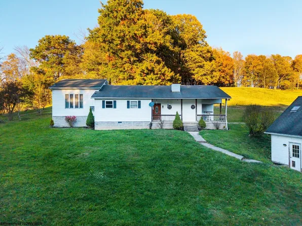 223 Mount Liberty Rd, Philippi, WV 26416